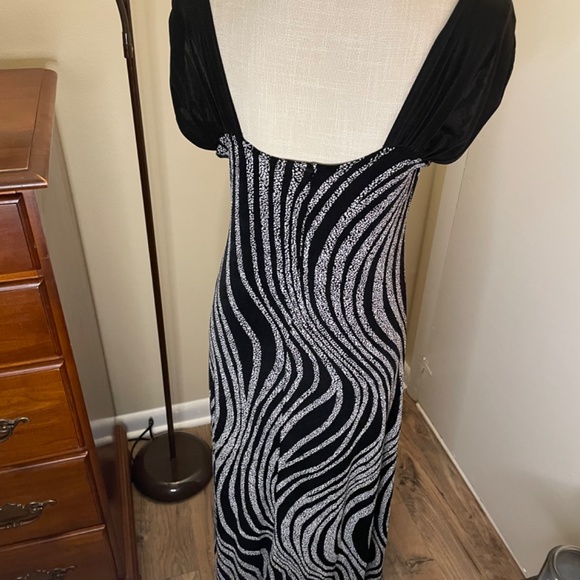 Holiday Dress - Picture 14 of 15